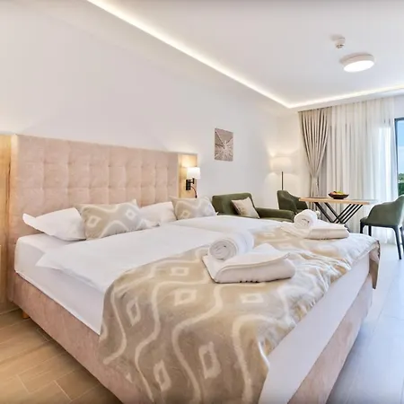 Remaneo Aparthotel 4*