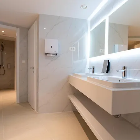 Remaneo Aparthotel アパートホテル
