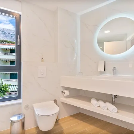 Remaneo Aparthotel アパートホテル 4*