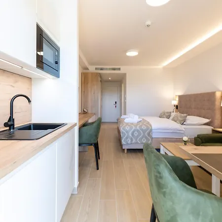 Remaneo Aparthotel アパートホテル 4*